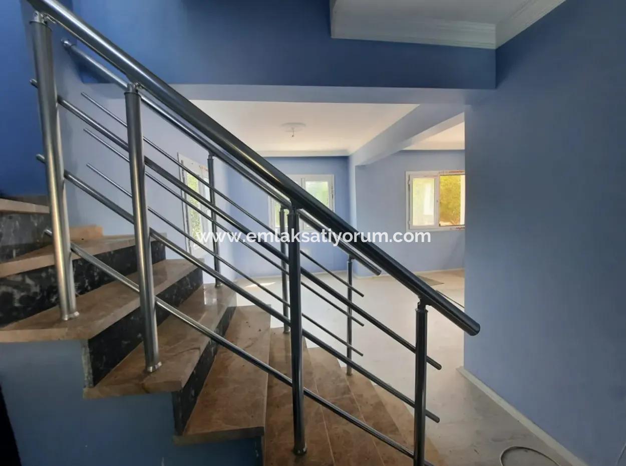 1 570 M2 Grundstück In Köyceğiz Çandır, Muğla, Schwimmbad, Seeblick Triplex Zu Verkaufen