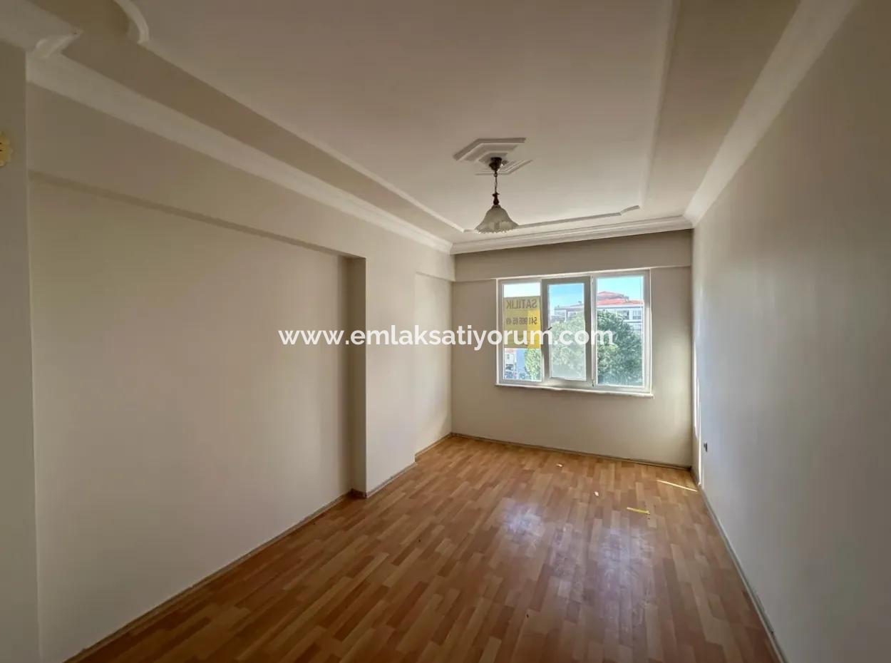 Boulevard Fassade 3 1 Wohnzimmer- Und Küchenwohnung Zum Verkauf