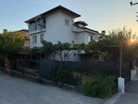 Ein Freistehendes 2,5-Stöckiges Gebäude An Der Dalyan-Straße In Ortacada Steht Zum Verkauf.