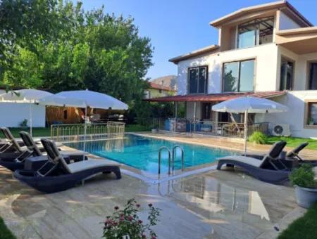 Ortaca Ekşiliyurt 2 1 Möblierte Wohnung Zur Miete Auf Einem Grundstück Von 700 M2 Mit Swimmingpool