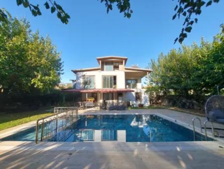 Ortaca Ekşiliyurt 2 1 Möblierte Maisonette Zu Vermieten Auf Einem 700 M2 Großen Grundstück Mit Swimmingpool