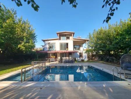 Ortaca Ekşiliyurt 2 1 Möblierte Maisonette Zu Vermieten Auf Einem 700 M2 Großen Grundstück Mit Swimmingpool