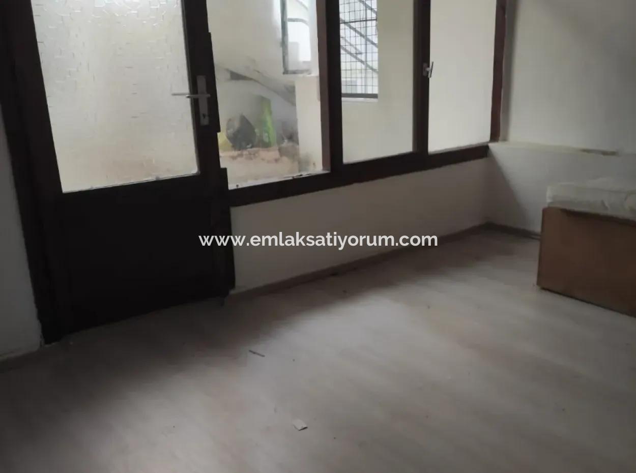 Muğla Ula Akyakada Busy Street Flat Entrance Shop For Emergency Sale