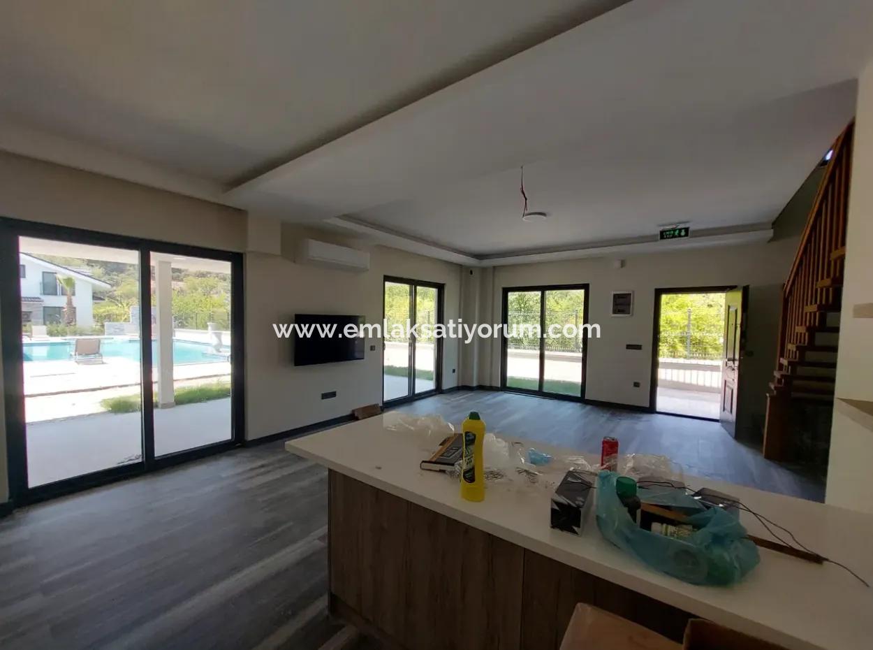 8 Brand New Villas On A 2.600 M2 Detached Plot By The Canal In Muğla Dalyanda For Rent For Tourism Business