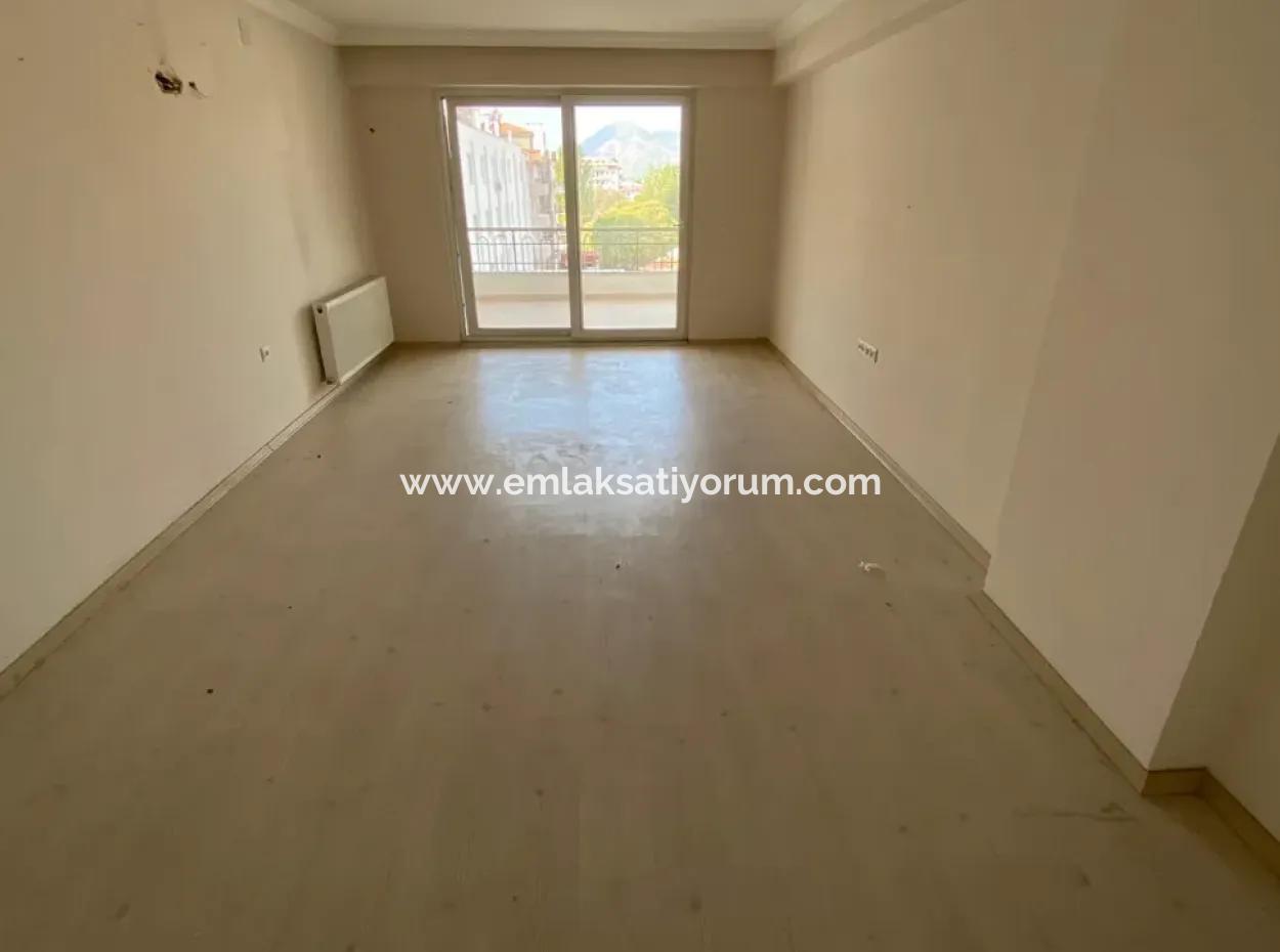 For Sale In The Center Of Ortaca 3 1 165M2 Apartment With Heating.