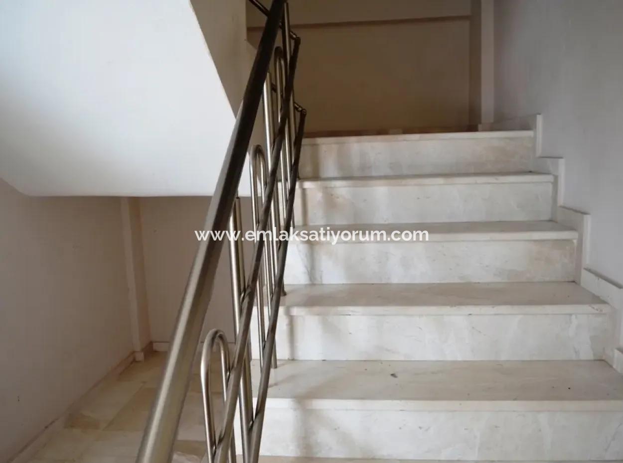 Oriya Detached With A Garden Apartment Rental In The Centre