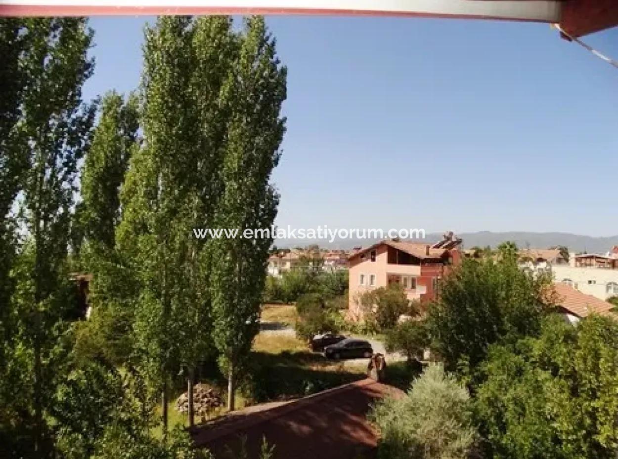 Köyceğiz Merkezde 717 M2 Arsada 6 Daireli Bina Komple Satılık