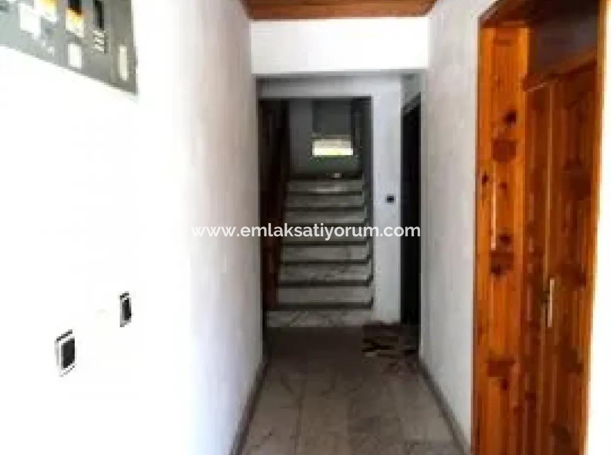 Köyceğiz Merkezde 717 M2 Arsada 6 Daireli Bina Komple Satılık