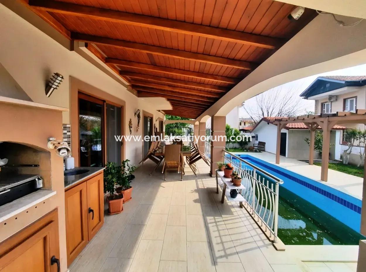Muğla Dalyanda Satılık Yüzme Havuzlu Lüks Villa