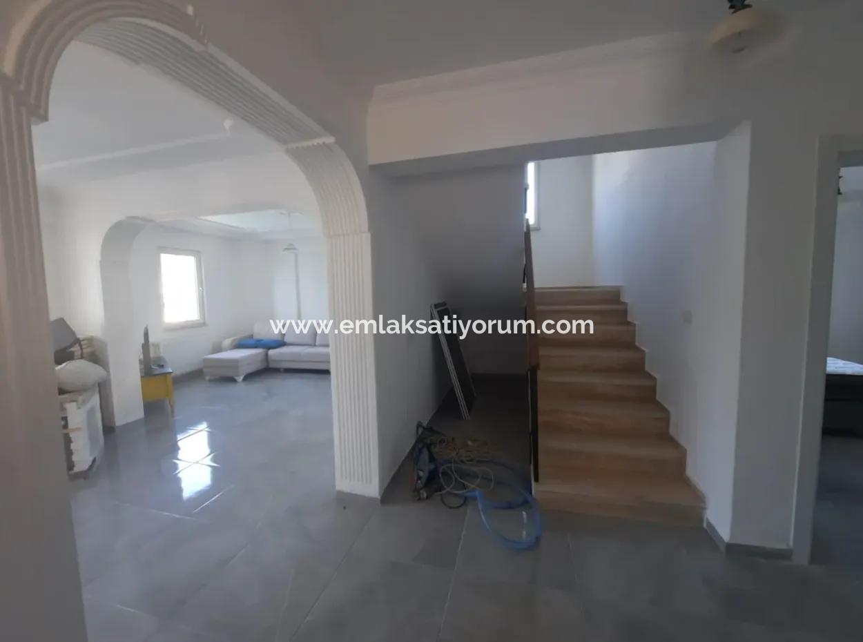 Köyceğizde Göle Yakın Yüzme Havuzlu 7+1 Müstakil Tripleks Satılık