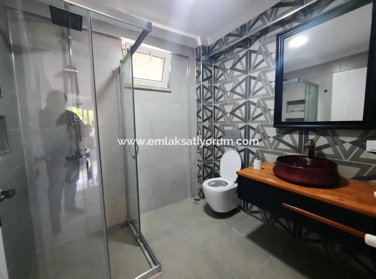 Köyceğizde Göle Yakın Yüzme Havuzlu 7+1 Müstakil Tripleks Satılık