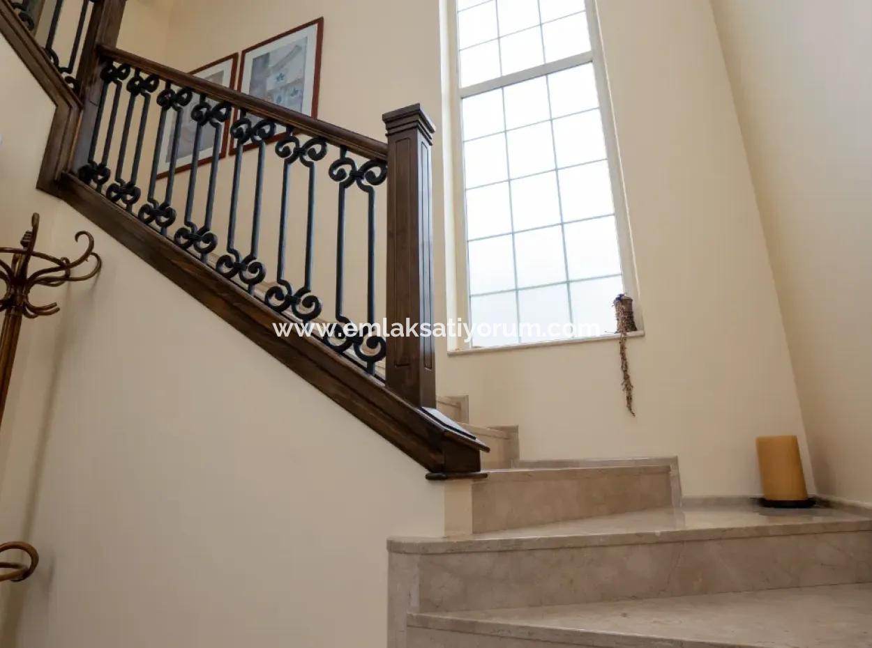 İstanbul Zekeriyaköyde Satılık 2300 M2 Arsada  7+1 Müstakil Lüks Ev