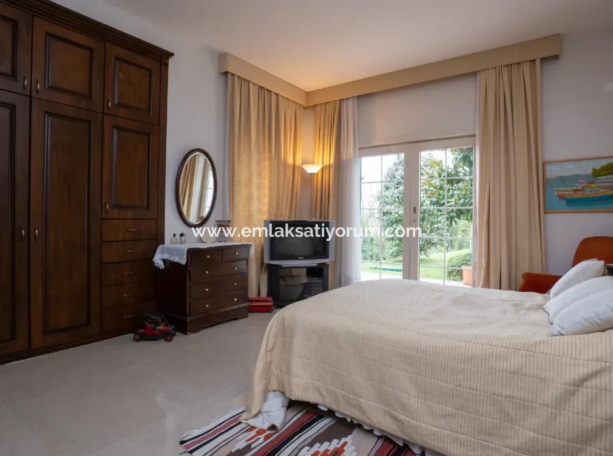 İstanbul Zekeriyaköyde Satılık 2300 M2 Arsada  7+1 Müstakil Lüks Ev