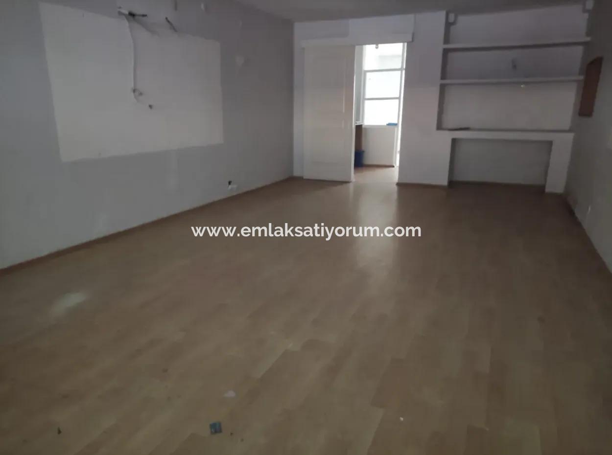 Muğla Ula Akyakada İşlek Caddede Düz Giriş Dükkan Acil Satılık