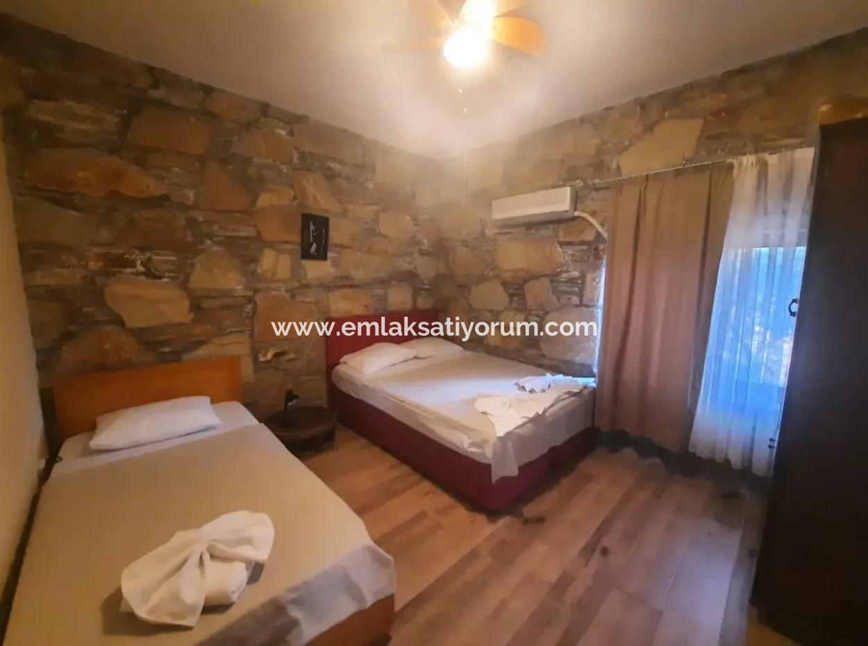 Muğla Dalyan Gökbelde Deniz Manzaralı, Yüzme Havuzlu, 1800 M2 Arazide 2+1  Eşyalı Taş Ev Kiralık