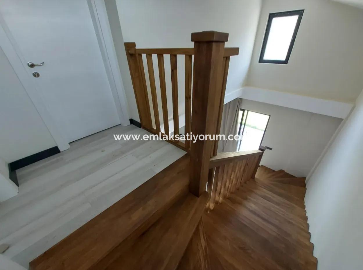 Muğla Dalyanda Kanala Sıfır 2.600 M2 Müstakil Arsada 8 Adet Sıfır Villa Turizm İşletme İçin Kiralık