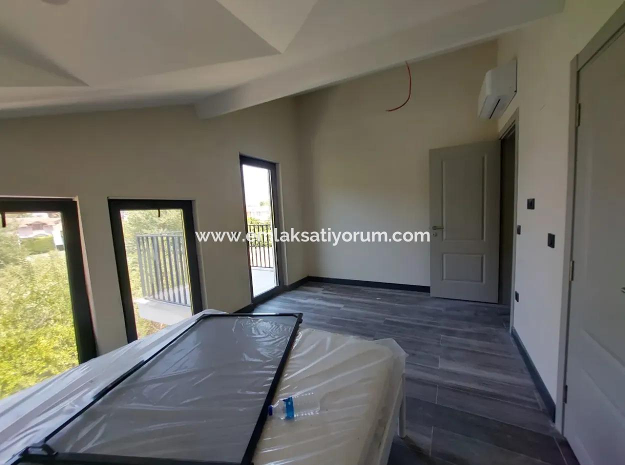 Muğla Dalyanda Kanala Sıfır 2.600 M2 Müstakil Arsada 8 Adet Sıfır Villa Turizm İşletme İçin Kiralık