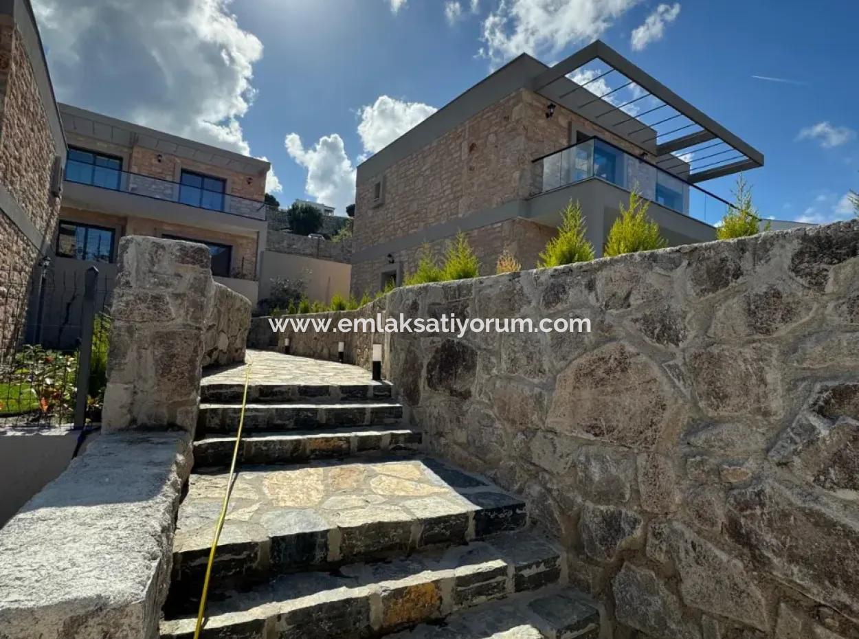 Muğla Bodrum Gündoğanda Deniz Manzaralı 4+1 Sıfır Dubleks Satılık