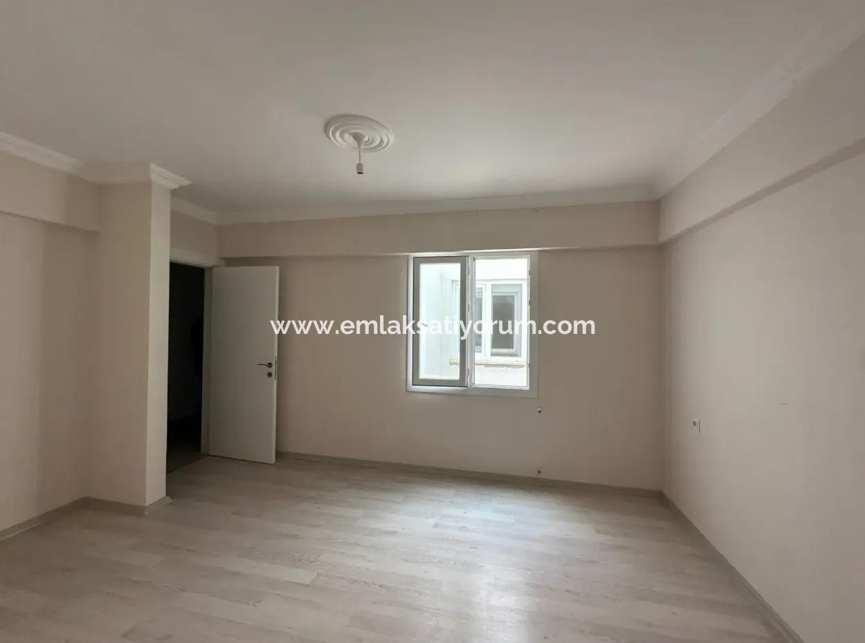 Ortaca Merkezde 3+1 110 M2 Daire Satılık.