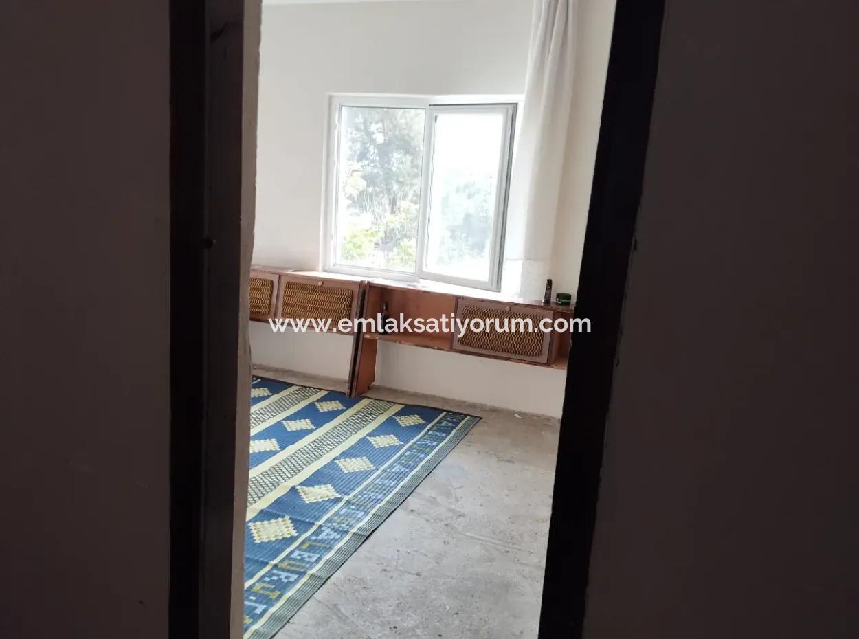 Muğla Ortaca Sarıgerme Merkezde  485 M² İmarlı Satılık Arsa – Köy Evi + Depolu