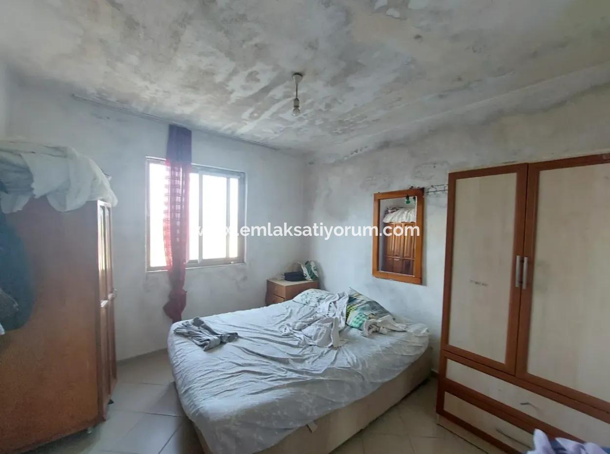 Ortaca Eskiköy’de 5.850 M² Göl Manzaralı Arazi Ve Köy Evi Satılık