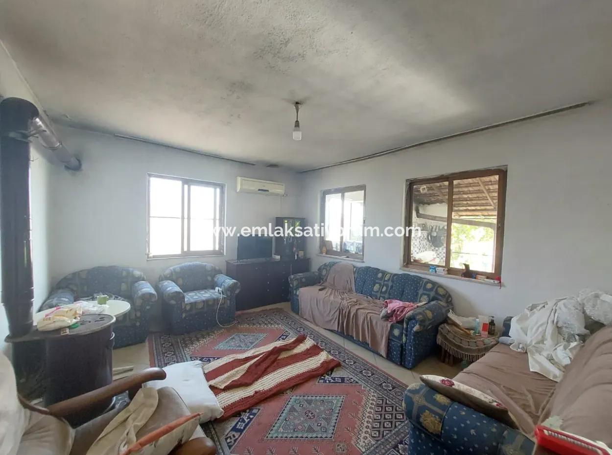 Ortaca Eskiköy’de 5.850 M² Göl Manzaralı Arazi Ve Köy Evi Satılık