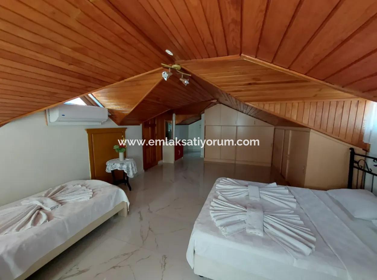 Dalyan Merkezde 5+1 Satılık Triplex Villa