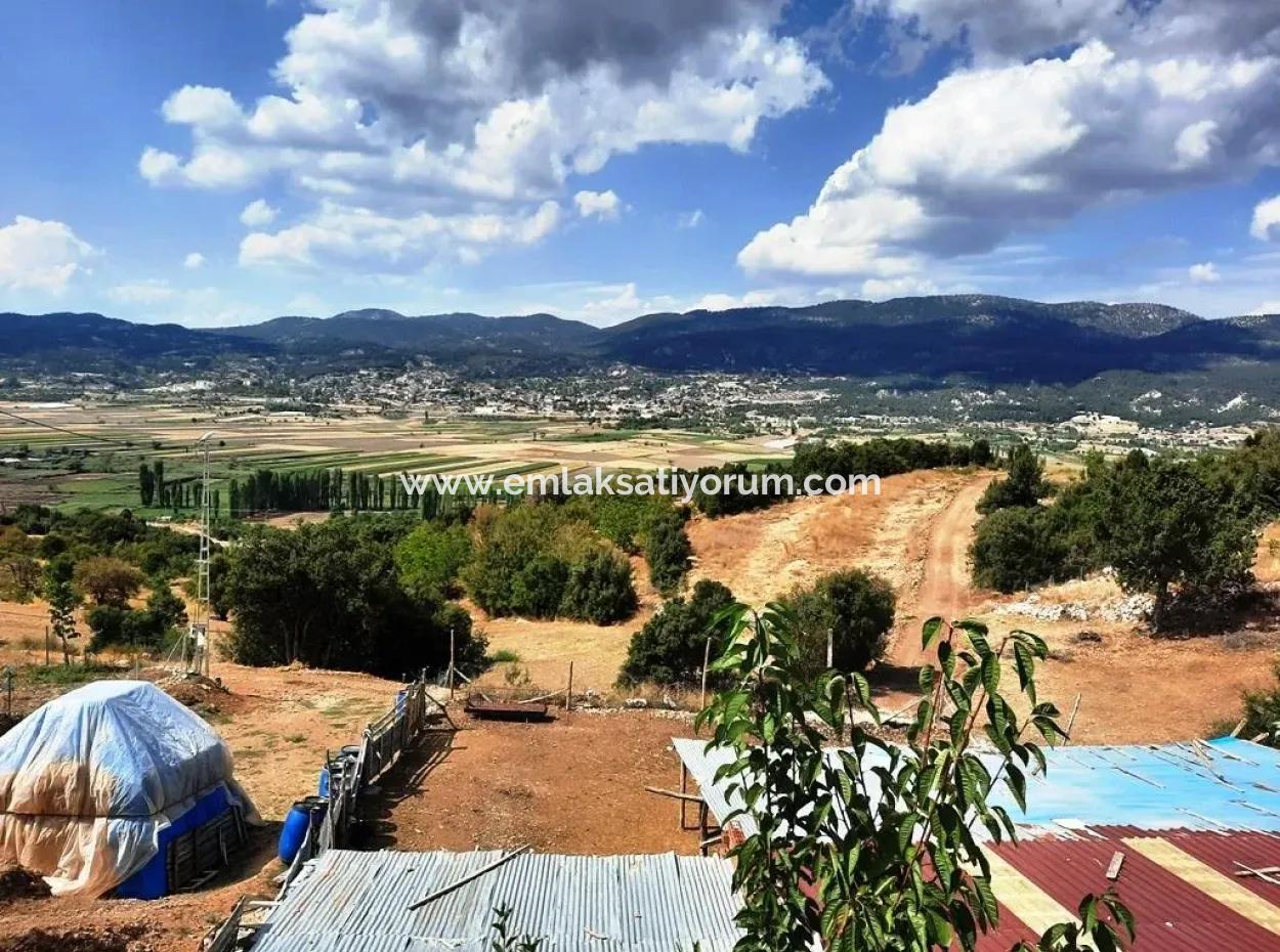 Çameli Kızılyakada 5 000 M2 Müstakil Arazide 2+1  Ev Ve  200 M2  Ahır Satılık