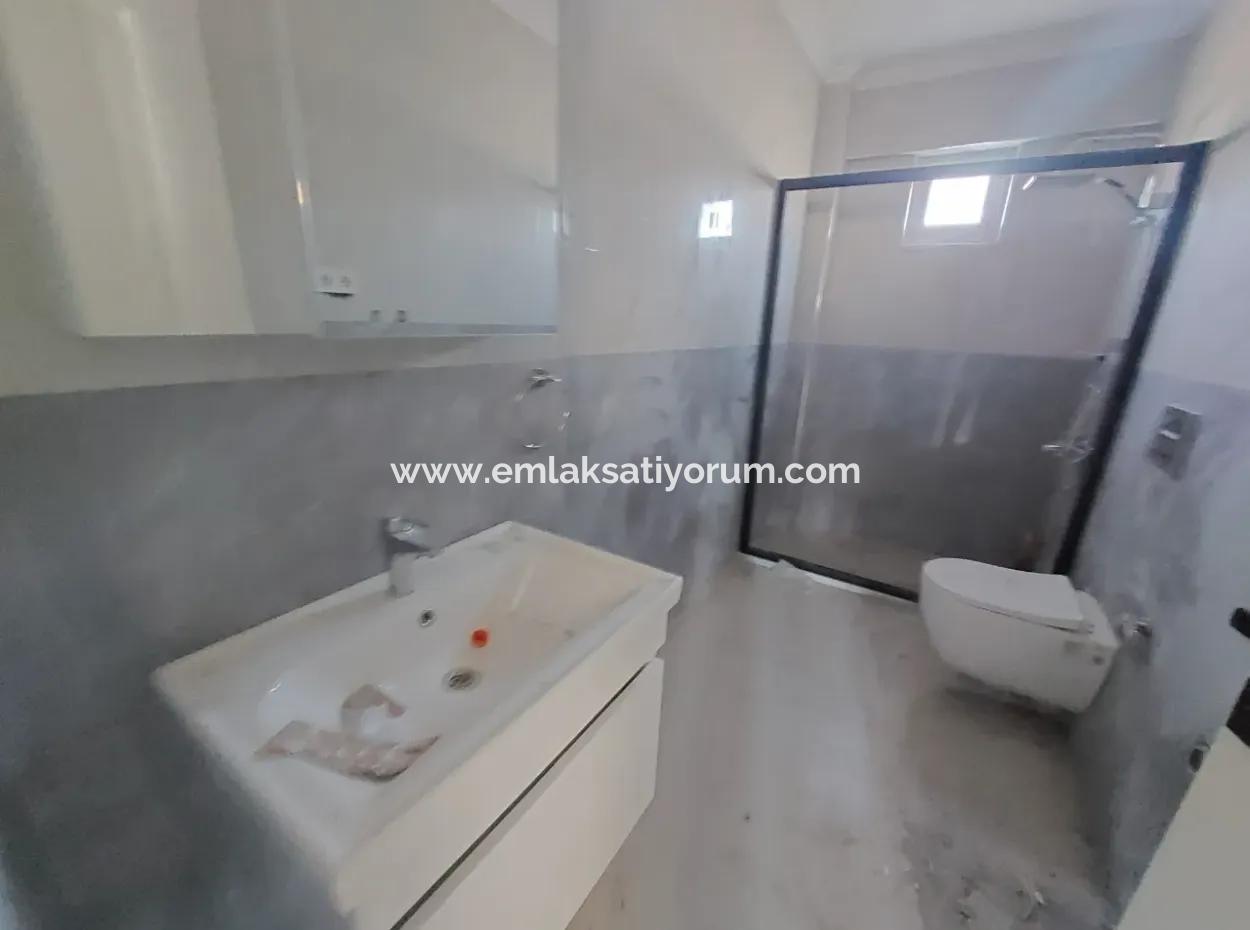 Muğla Ortaca Merkezde Yüzme Havuzlu Sıfır 3 Katlı Binanın Orta Katında  Bulunan 2+1 Daire Satılık