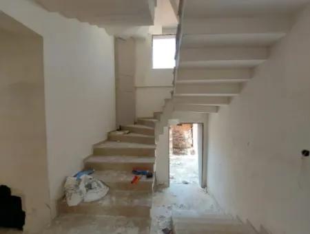 Dalamanda  1+1 , 55 M2  Daire Satılık